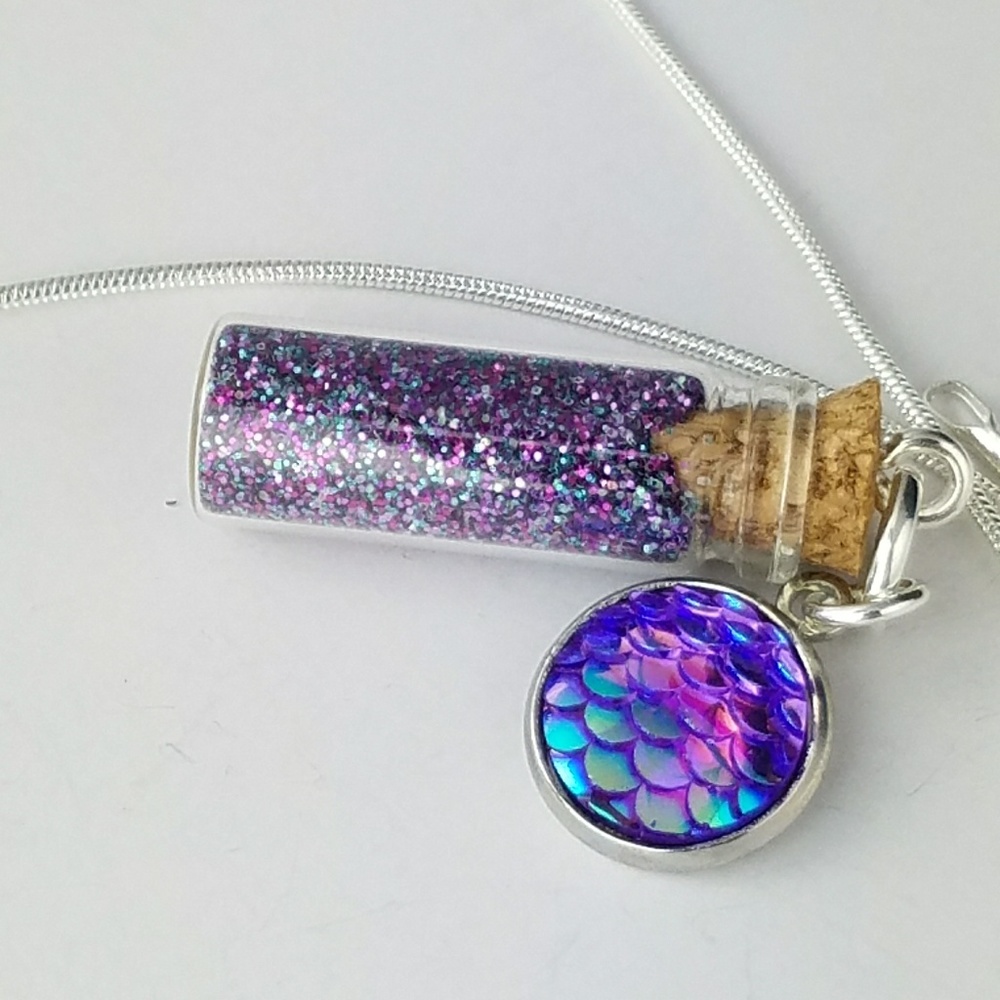 🖤FINAL PRICE🖤Mermaid Scale Pixie bottle necklace - Picture 3 of 6